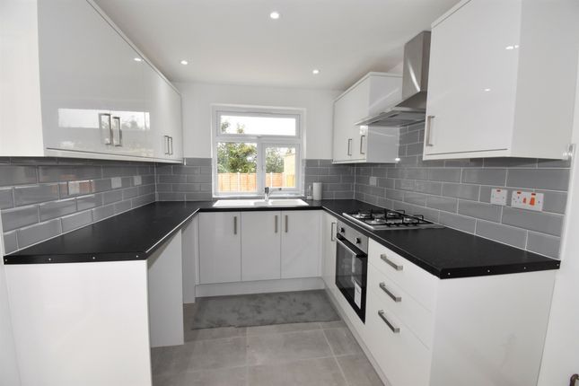 165, Eastcombe Avenue, London photo 4