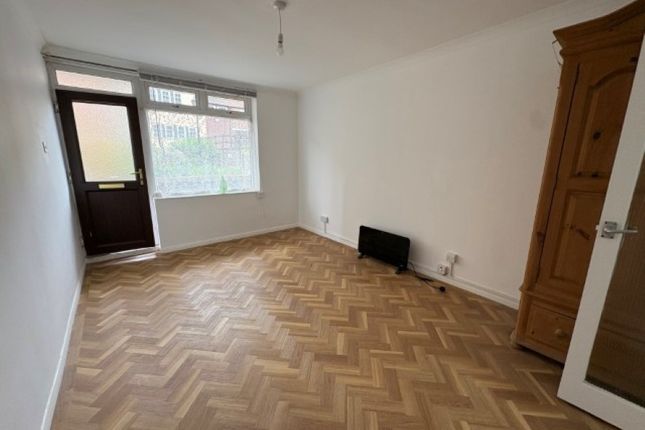 15 Mandells Court, Norwich photo 3