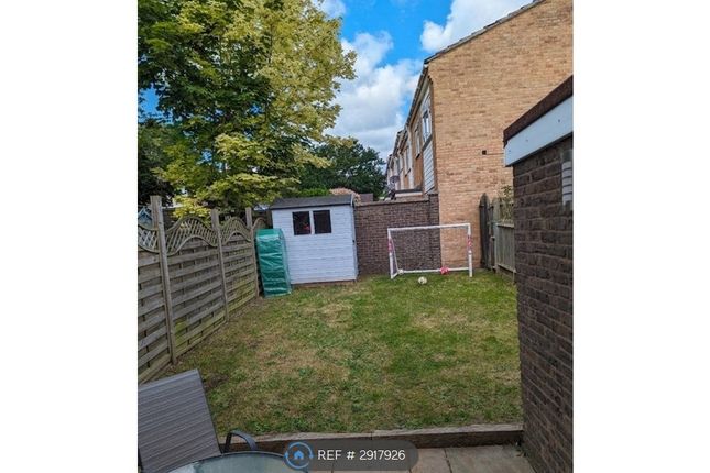 Bingham Drive, Woking photo 4