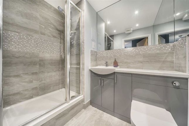 43 Wyatt Point, Erebus Drive, London photo 4