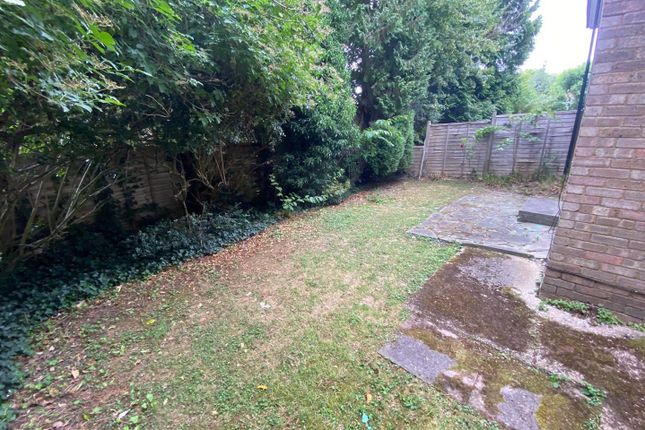 17, Foxfield Close, Northwood photo 4