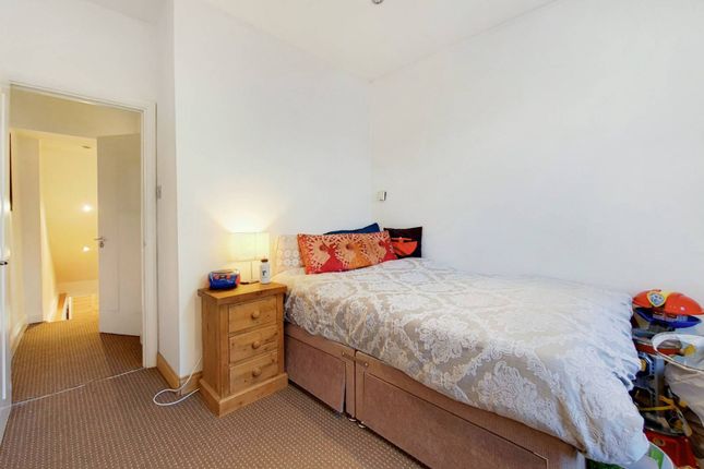 Flat to rent in Norwood Road, Herne Hill, London