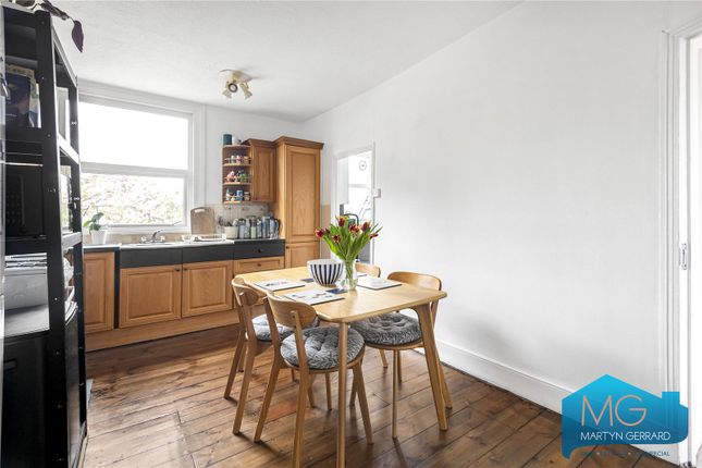 Maisonette for sale in Squires Lane, Finchley Central, London