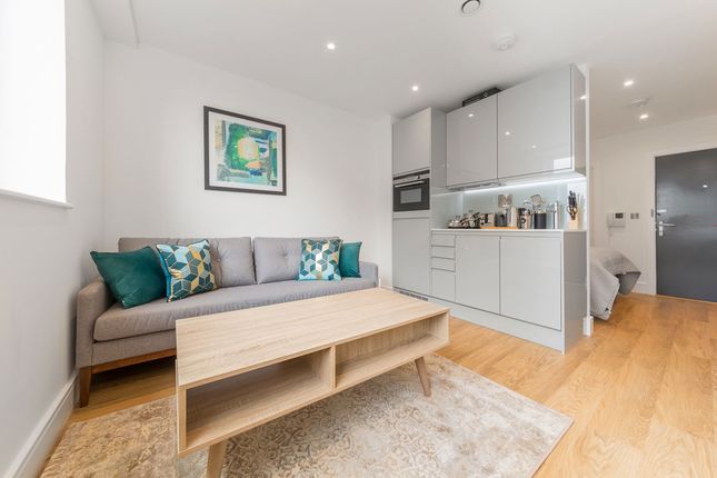Studio flat on Flat 89, Papermill House, 363, South Street, Romford, £1,300/mo