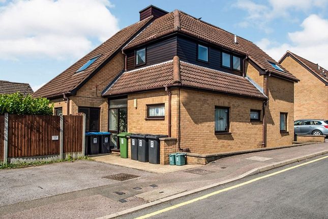 Thumbnail Flat for sale in Hales Park, Hemel Hempstead, Hertfordshire