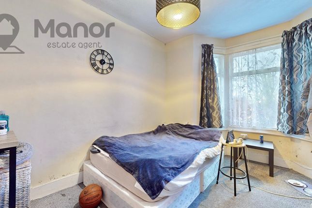 Flat for sale in The Warren, Manor Park