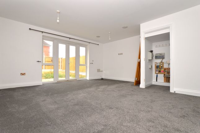 53, Kings Wood Park, Epping photo 4