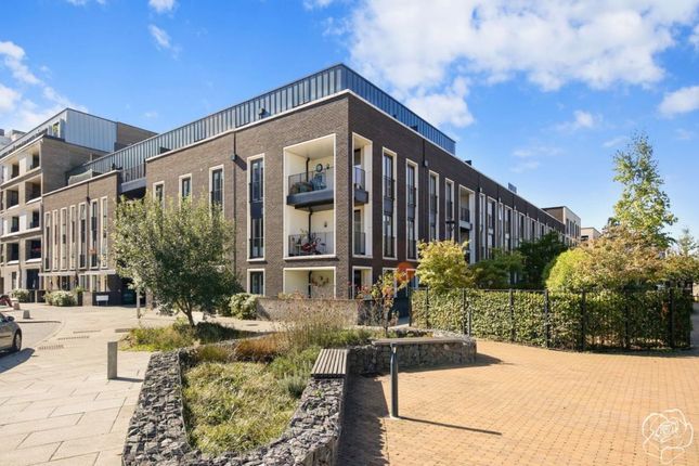 2-bed flat on Hopkins Row, Queen Elizabeth Park, Stratford , £3,100/mo