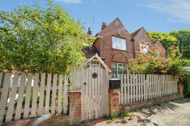 2-bed house on 3, Debdale Gate, Mansfield, £200,000