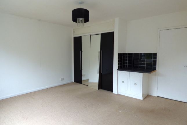 45, Charles Way, Malvern photo 4