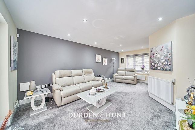 4 Tamarind Grove, Chigwell photo 2