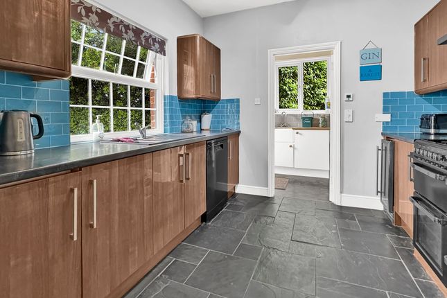 60 Clatterford Road, Newport photo 4