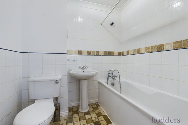 10 Rushmon Court,, Barker Road, Surrey photo 4