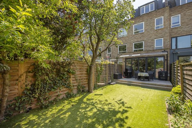 Thumbnail Terraced house to rent in Howards Lane, London