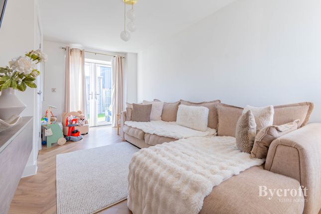 21, Wainscot Drive, Great Yarmouth photo 3