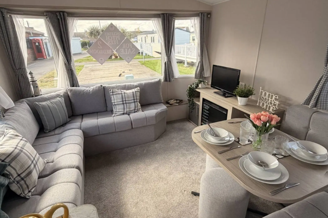 Manor Road, Caister-on-Sea photo 2