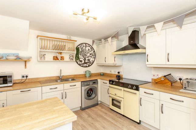 27, Nine Arches Way, Kettering photo 4