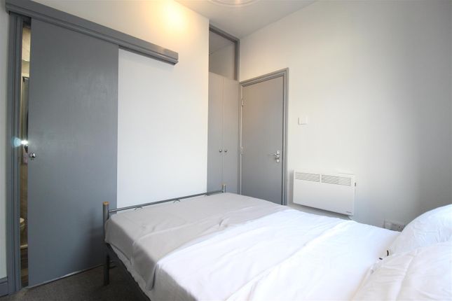 MASTER Room 1, 27, Woodlands Avenue, Stanningley photo 2
