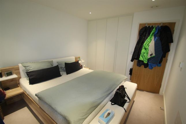 Flat for sale in Nature View Apartments, Woodberry Grove, London