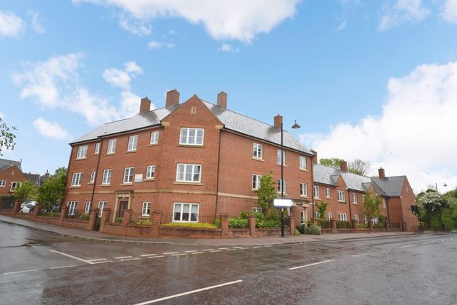 2 bed flat for sale in Newton Court, Olney MK46