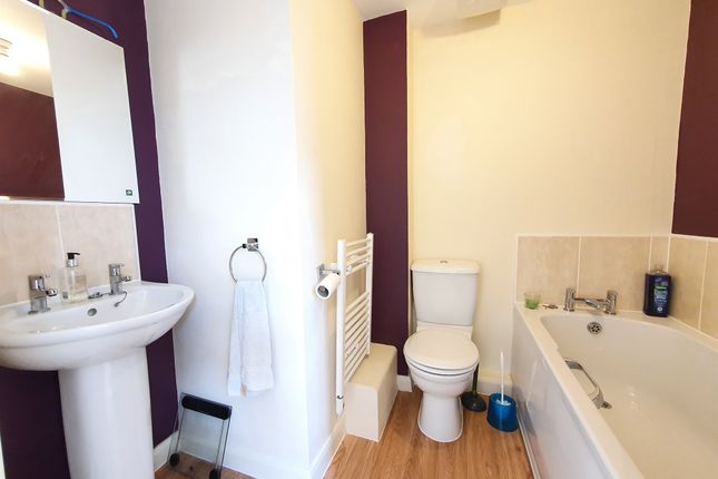 Flat to rent in Coopers Meadow, Keresley End, Coventry