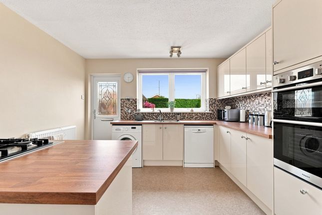 7, Coltishall Avenue, Rotherham photo 4
