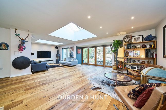 3 St. Clements Avenue, Romford photo 2