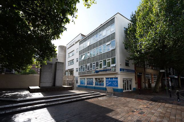 Guildhall Walk, Hampshire photo 2