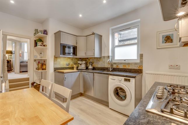5A, Strathville Road, London photo 3