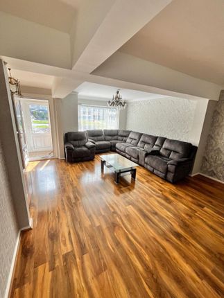 27 Lychgate Avenue, STOURBRIDGE photo 3