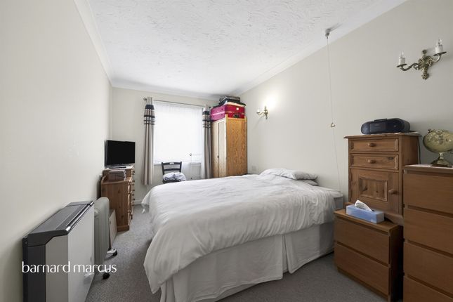 Flat 24, Homan Court, 17, Friern Watch Avenue, London photo 5