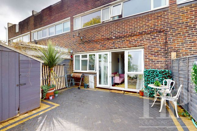 Thumbnail Maisonette for sale in Turnpike Place, Crawley