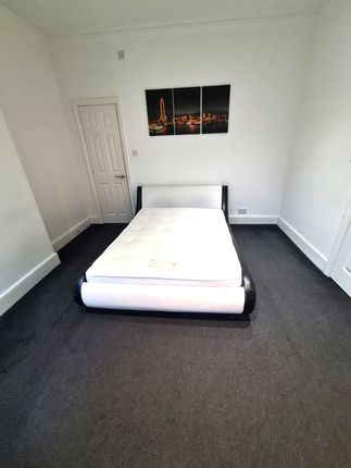 Thumbnail Room to rent in Room 3, 26 Queens Road