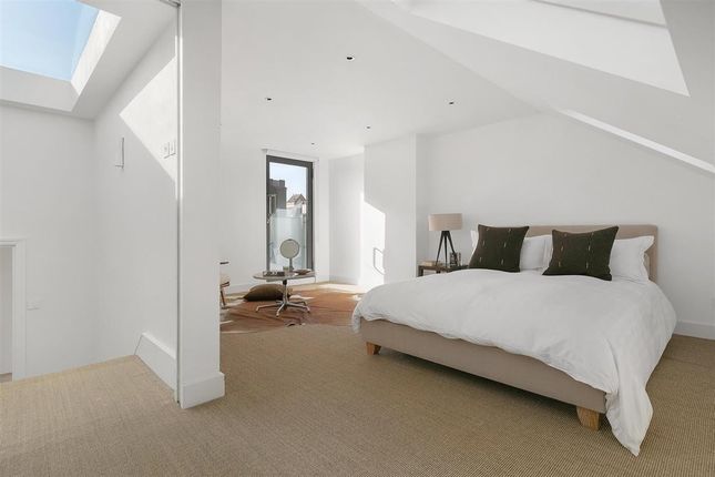 Terraced house for sale in Woodlawn Road, Fulham, London