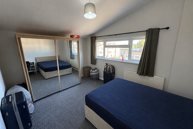 Room 4, 17 Phoenix Place, Dartford photo 2
