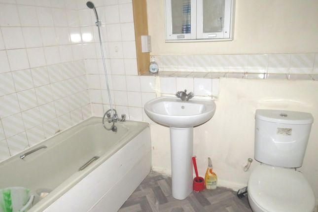 3 Rose Court, Vicars Bridge Close, Wembley photo 5