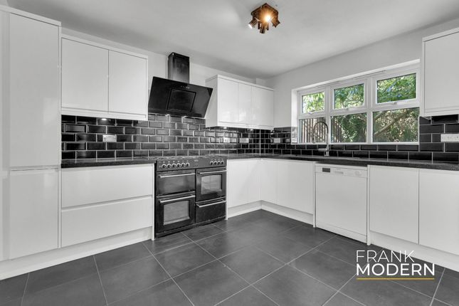 29 Millers Close, Bourne photo 3
