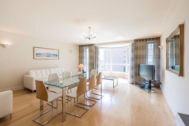 Flat to rent in Balmoral Court, St John`S Wood
