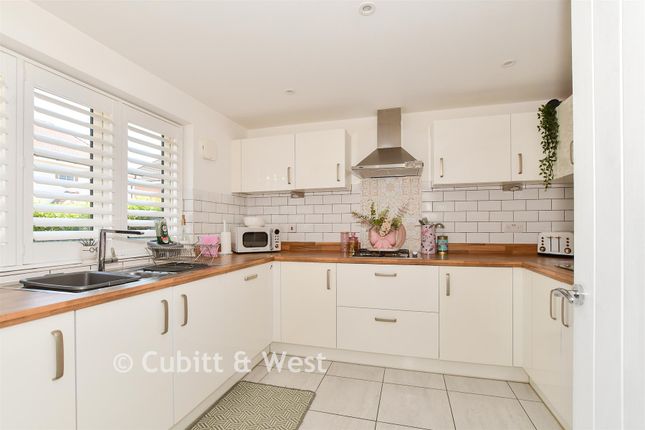 30, Centenary Road, Horsham photo 2