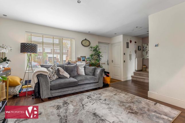 71, Roundhills, Waltham Abbey photo 4