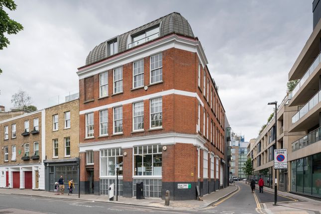 Office to let in Central Street, London