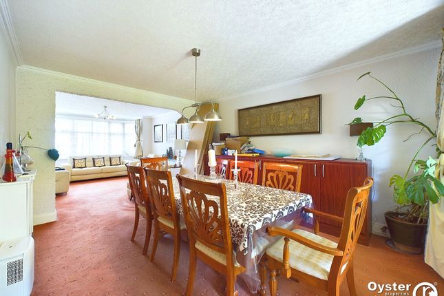 12 Bulmer Gardens, Harrow photo 4