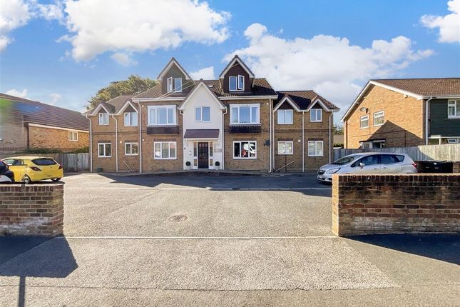 1-bed flat on Orchard Close, Freshwater, £100,000