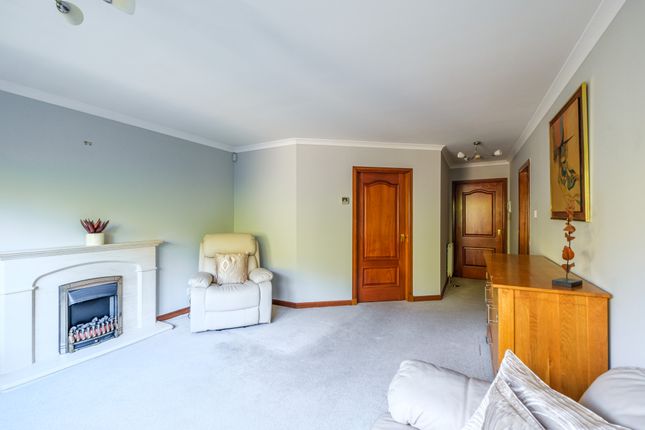6 Clyde Court, Carluke photo 3