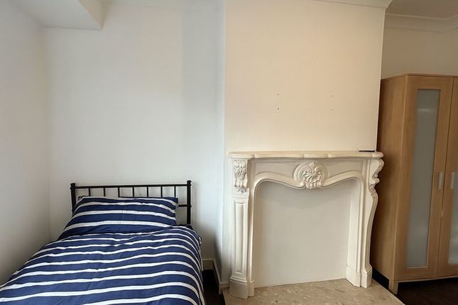 14, Edinburgh Walk, Worksop photo 3