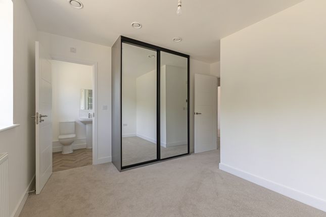 4 eastfield drive - watson, Leaf Living at Allium Park , Guildford, GU23, Guildford photo 4