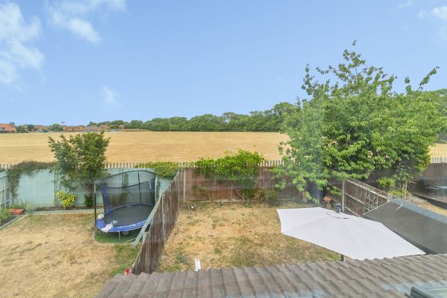 57, Coles Avenue, Milton Keynes photo 4