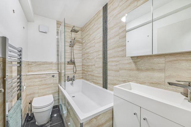 Flat 7 Hawcroft Court, 19 - 21, York Street, London photo 4