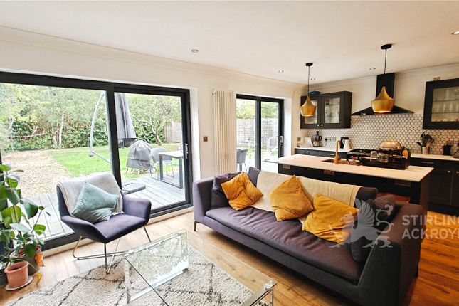 Applegarth Avenue, Surrey photo 4