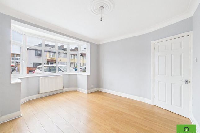 10, Kingsmead Avenue, Romford photo 3